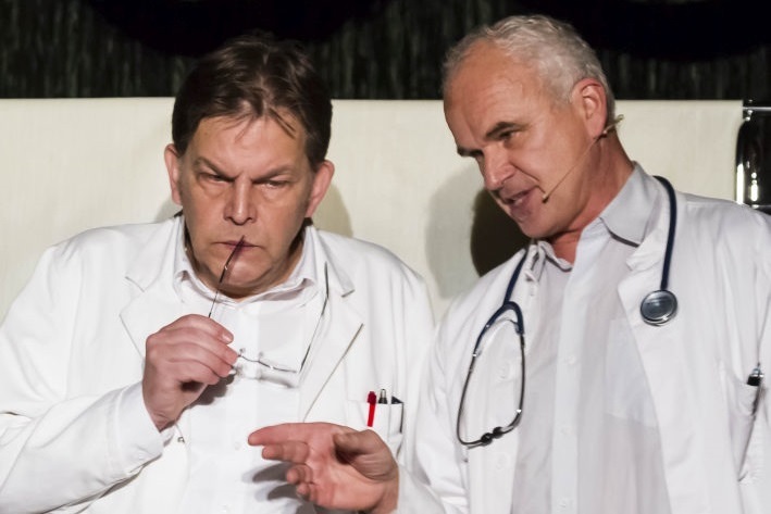 Biller & Fliegel: Wo tut's denn weh? Lachen, weil der Arzt kommt